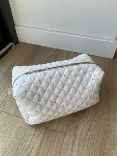 Bon cadeau atelier créatif joliment emballé